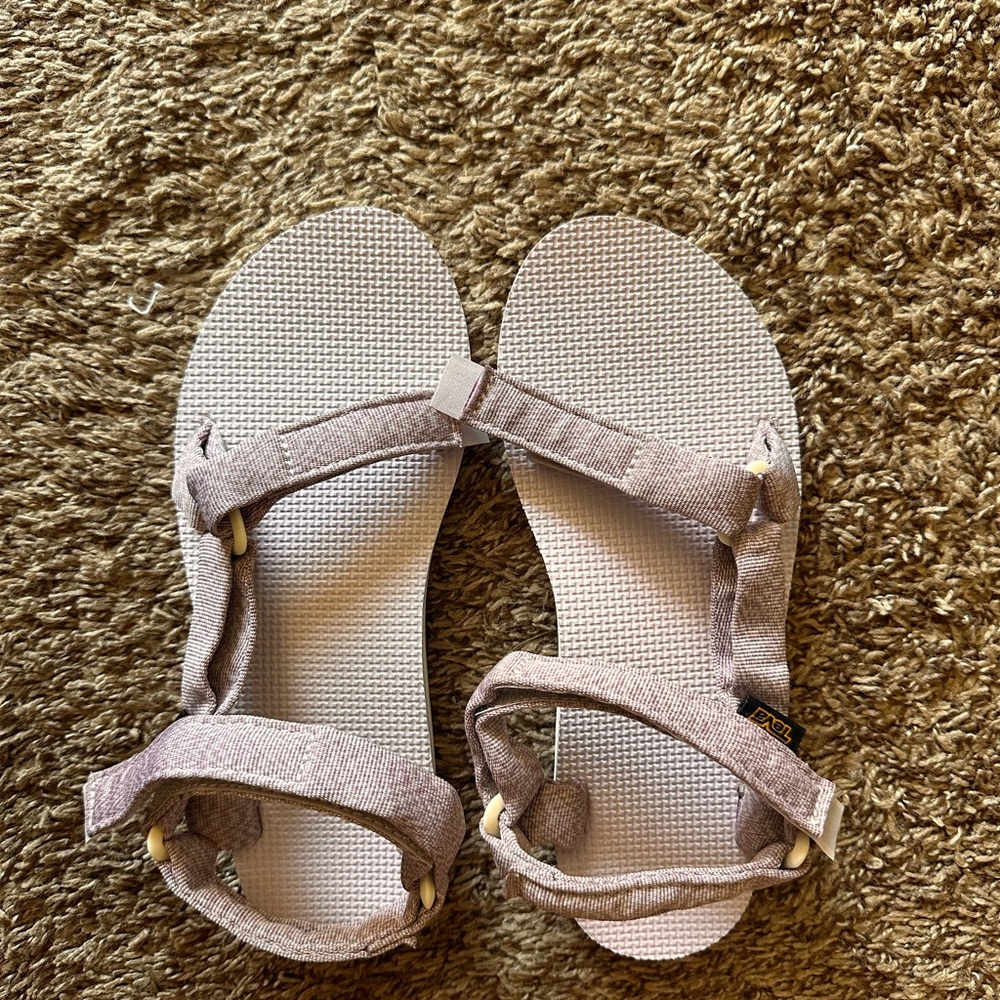 Like new lavender tevas